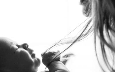 5+1 τρόποι για να ανακουφίσετε το μωρό σας από τους κολικούς