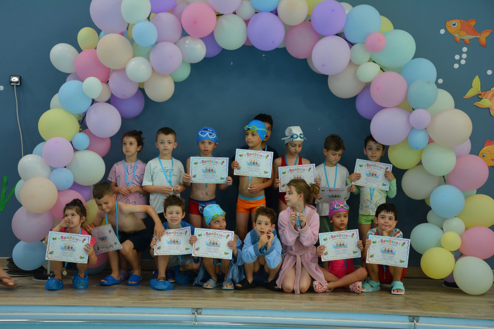 Χελωνάκια Καλλιθέα | Baby Swim & Βρεφική Κολύμβηση Παιδιά με διπλώματα στη γιορτή κολύμβησης του Ιουνίου στα Χελωνάκια